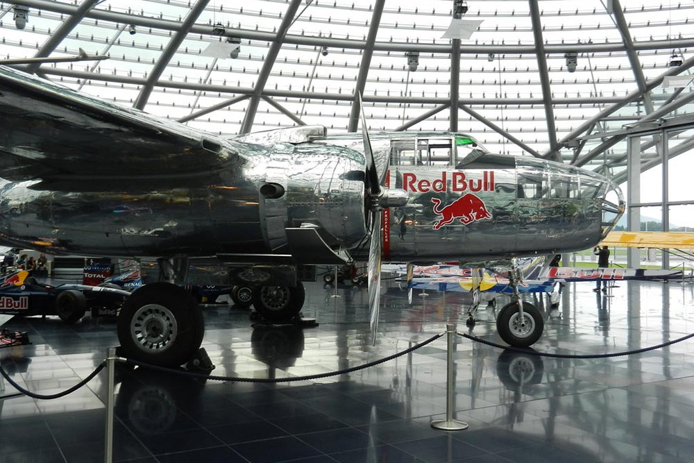 Hubschrauberflug zum Hangar-7