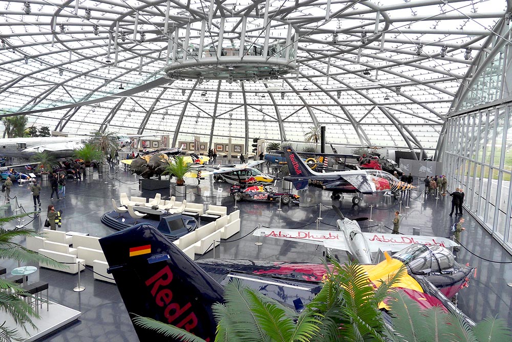 Hubschrauberflug zum Hangar-7