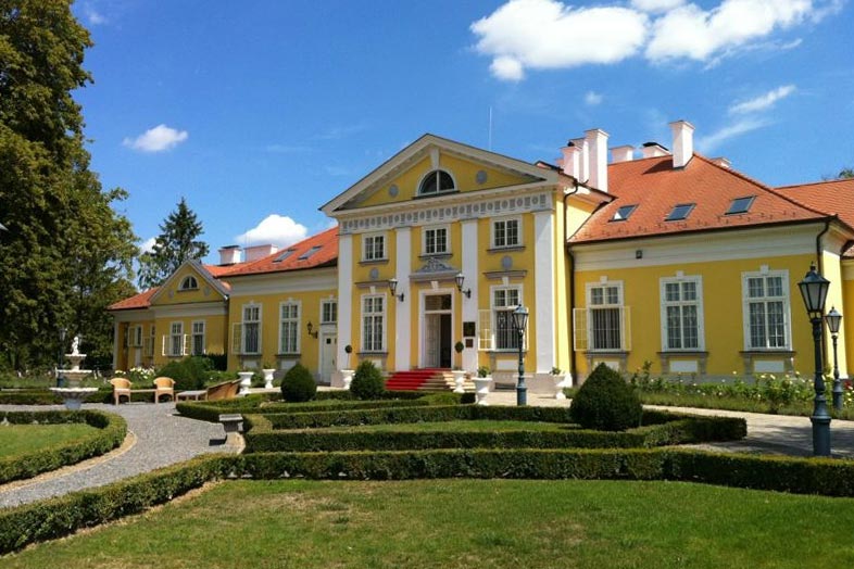 Hubschrauberflug zum Schlosshotel Hertelendy in Ungarn