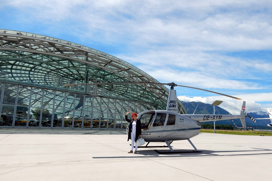 Hubschrauberflug zum Hangar-7